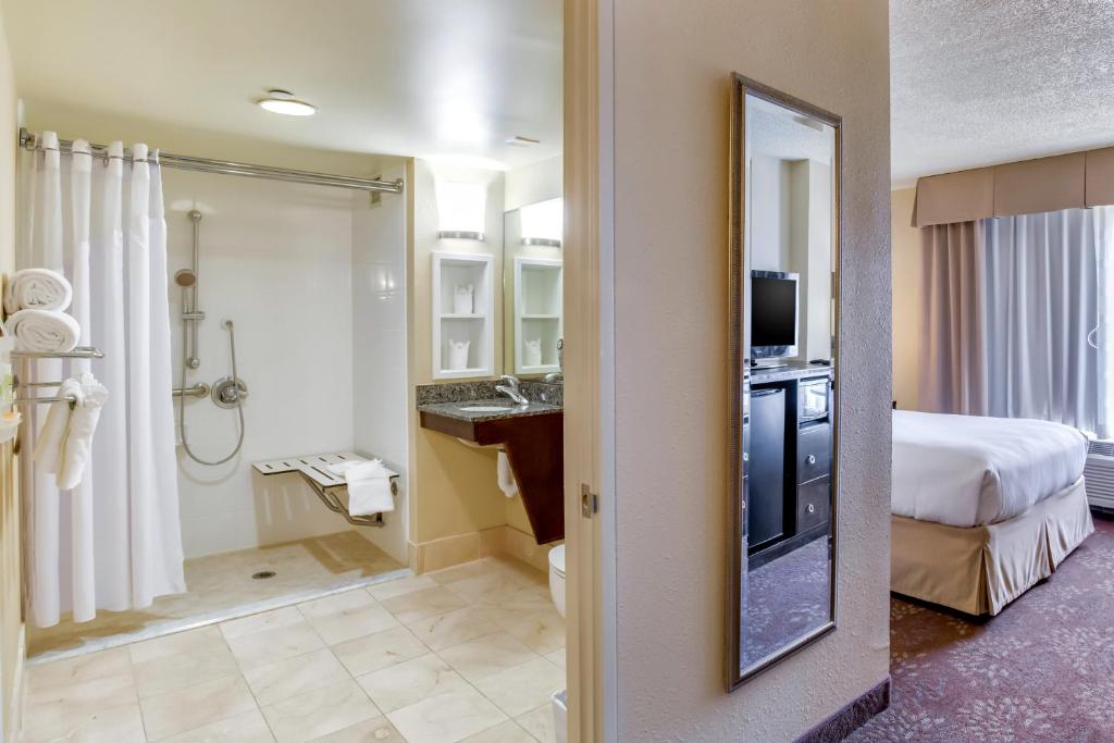 Room image 4